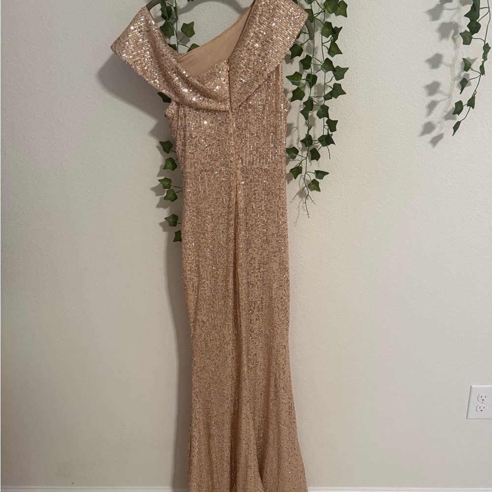 Glamorous Gold One-Shoulder Sequin Dress- worn for few hours - Picture 4 of 7
